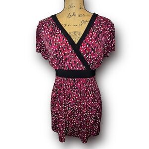 Destination Maternity Two Hearts Size L Pink Black Geometric V Neck Peplum Top